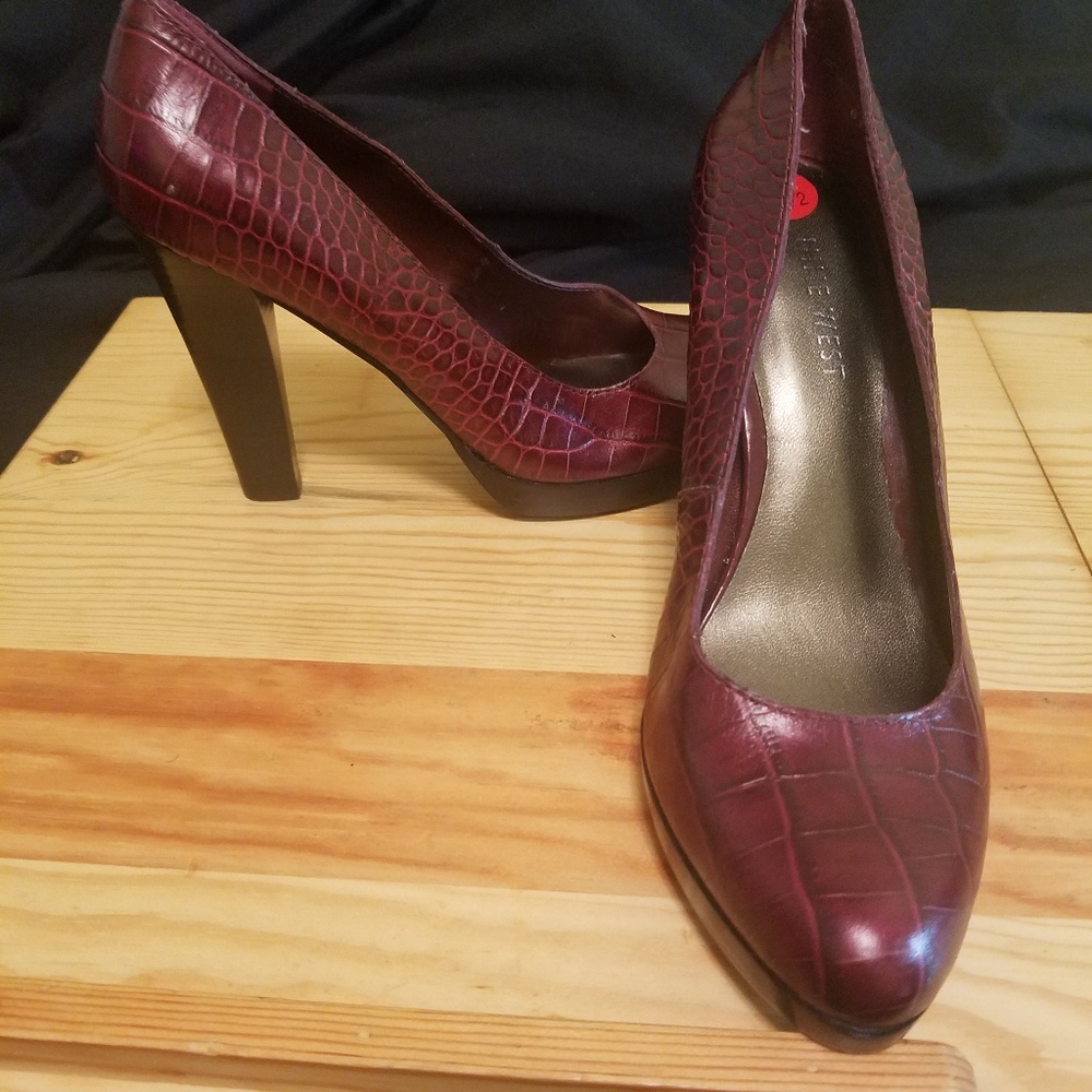 Nine West Red Crocodile heels size 6.5